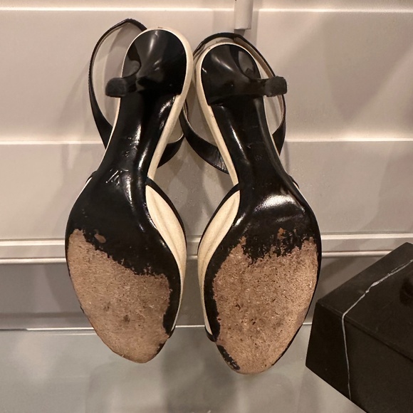 LOUIS VUITTON Ivory & Black Bow Sling-Back Heels - Picture 5 of 5